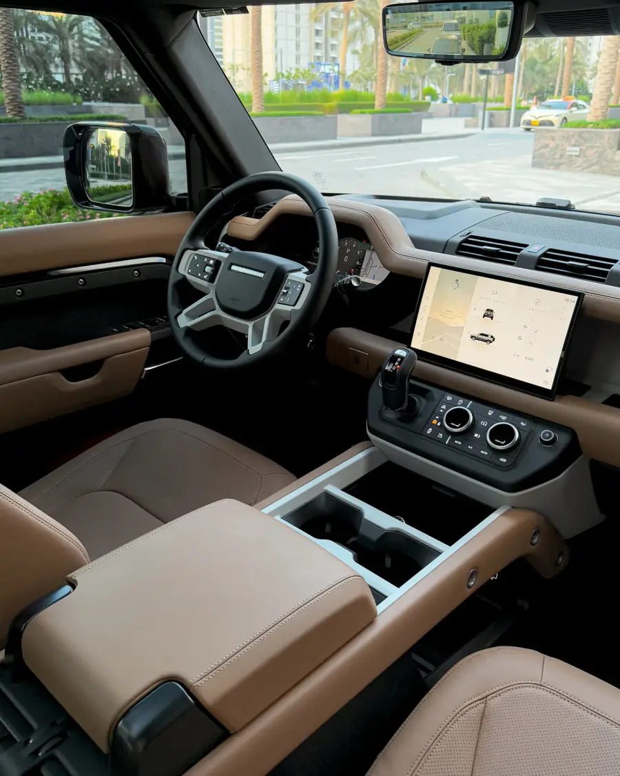 Rent Land Rover Defender Black 2025 in Dubai — photo 5 of 8