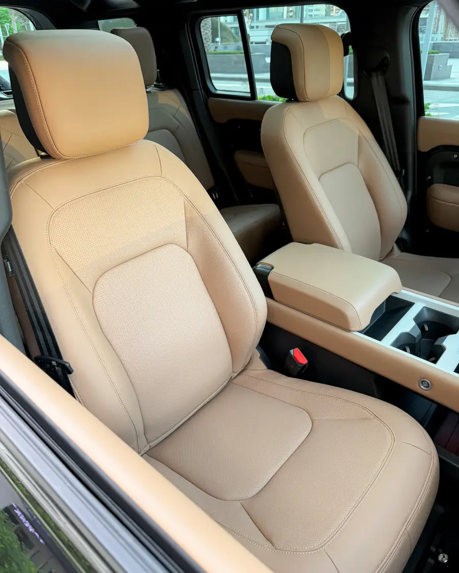 Rent Land Rover Defender Black 2025 in Dubai — photo 7 of 8