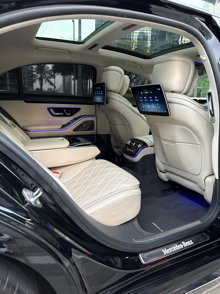 Rent Mercedes S500 Black 2022 in Dubai — Mercedes-Benz — photo 11 of 12