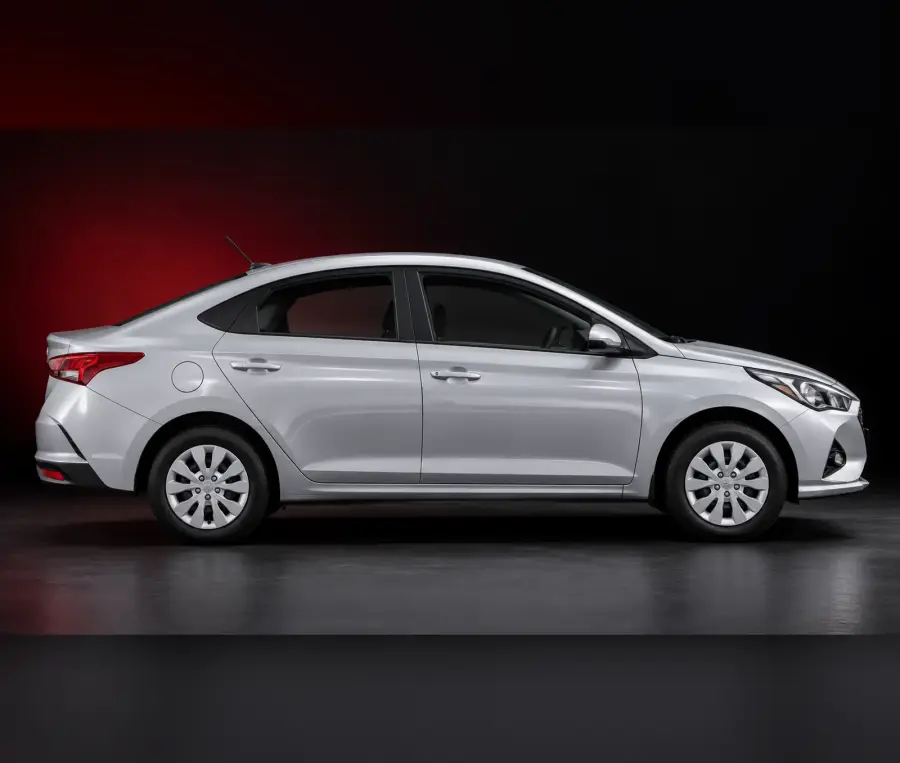 Аренда Hyundai Accent серебристого цвета 2023 в Дубае в аренду в Дубай, ОАЭ — Hyundai — фото 2 из 4
