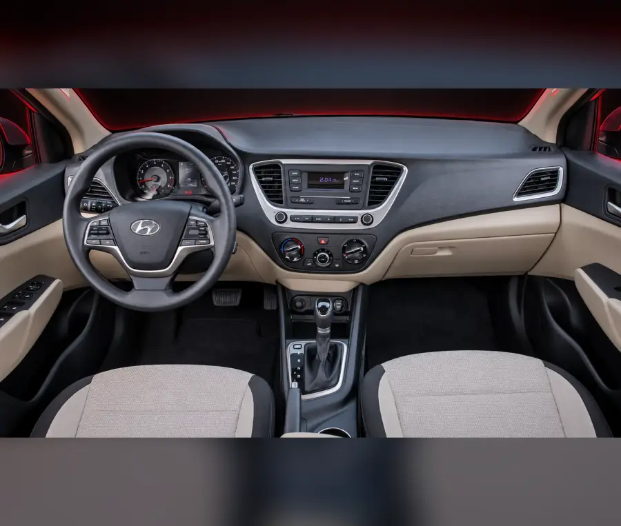 Аренда Hyundai Accent серебристого цвета 2023 в Дубае в аренду в Дубай, ОАЭ — Hyundai — фото 4 из 4