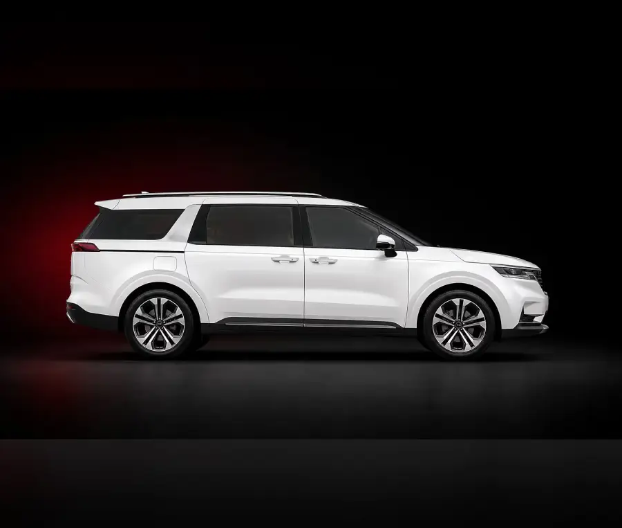 Rent Kia Carnival White 2022 in Dubai — photo 2 of 4