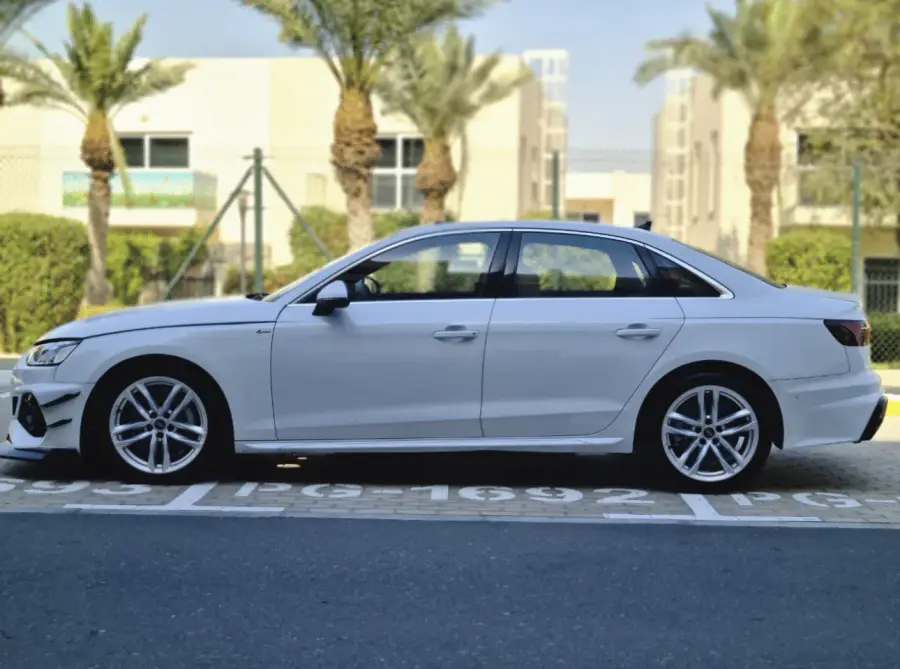 Rent Audi A4 2022 in Dubai — photo 5 of 8