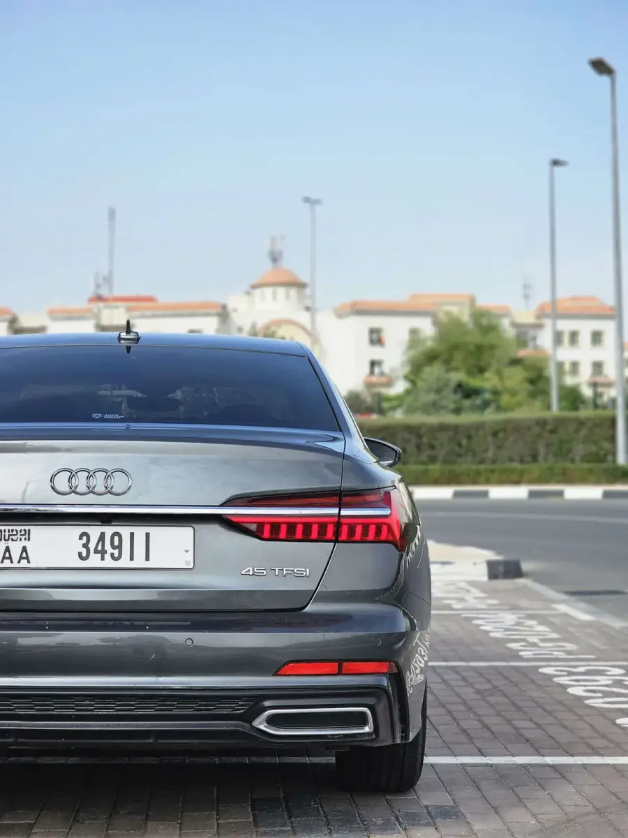Rent Audi A6 in Dubai — photo 3 of 9