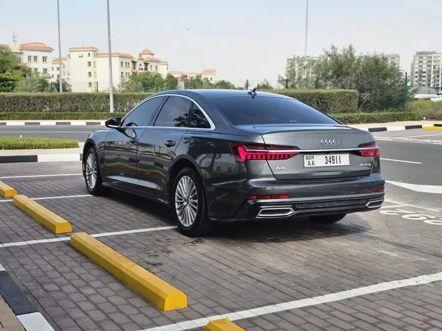 Rent Audi A6 in Dubai — photo 4 of 9