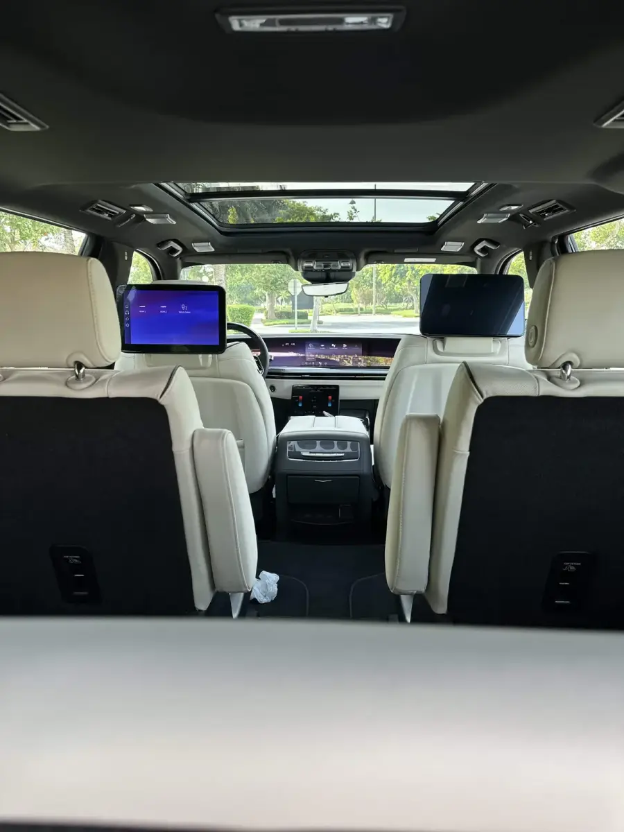 Rent Cadillac Escalade 2025 in Dubai — photo 6 of 9