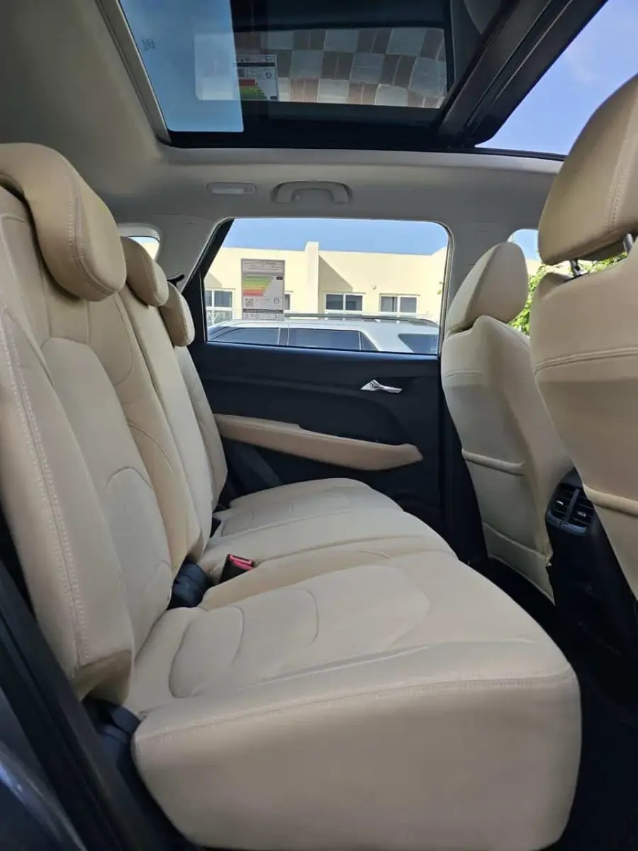 Alquila Chevrolet Captiva 2026 en Dubái — foto 4 de 5