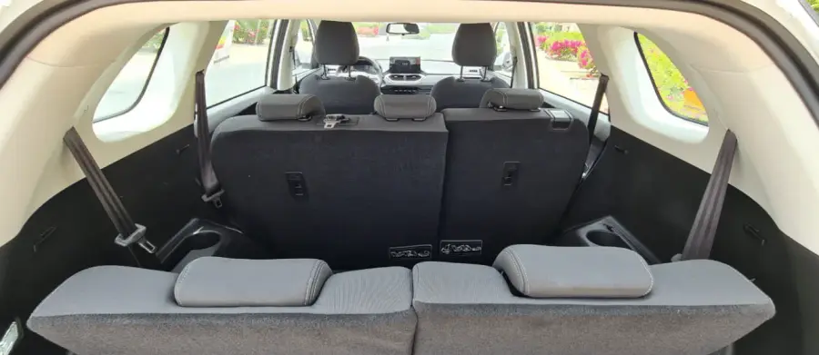 Rent Chevrolet Captiva 2022 in Dubai — photo 3 of 7