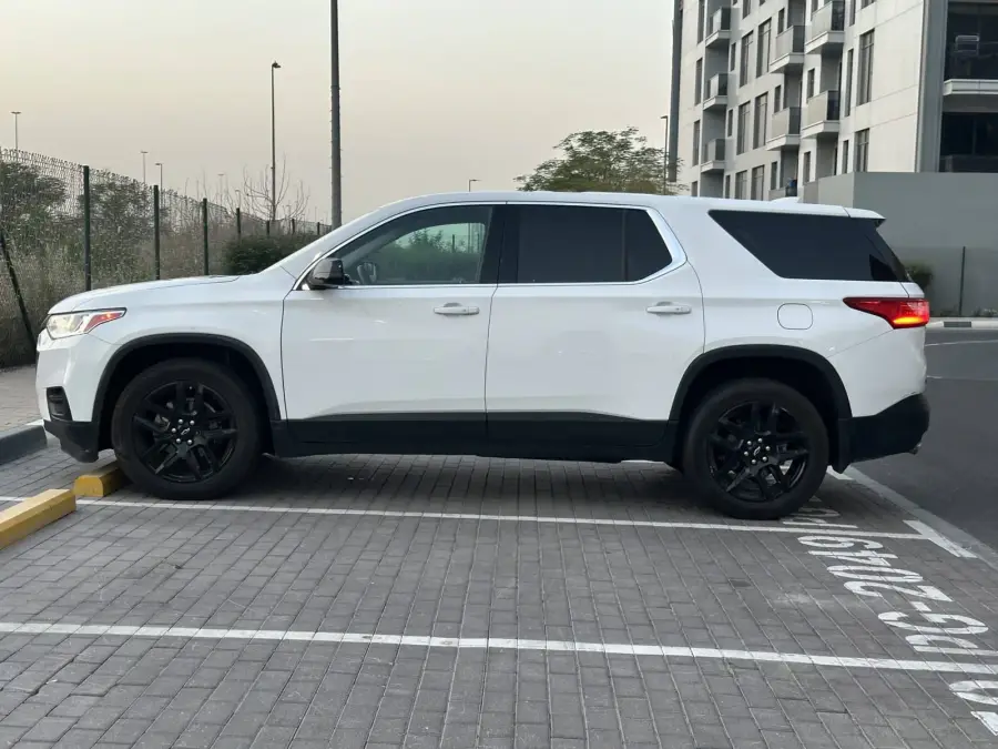 Rent Chevrolet Traverse 2022 in Dubai — photo 2 of 9