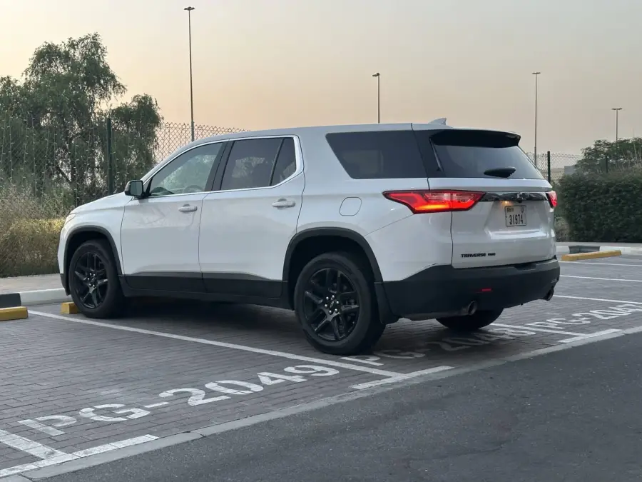 Rent Chevrolet Traverse 2022 in Dubai — photo 3 of 9