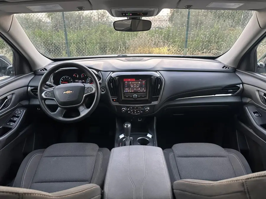 Rent Chevrolet Traverse 2022 in Dubai — photo 5 of 9