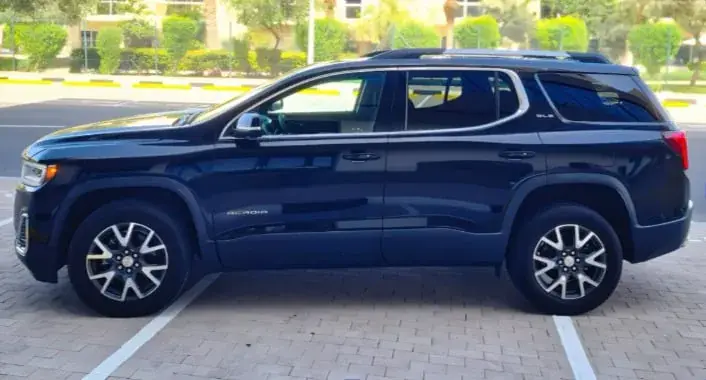 Rent GMC Acadia 2022 in Dubai — photo 4 of 6