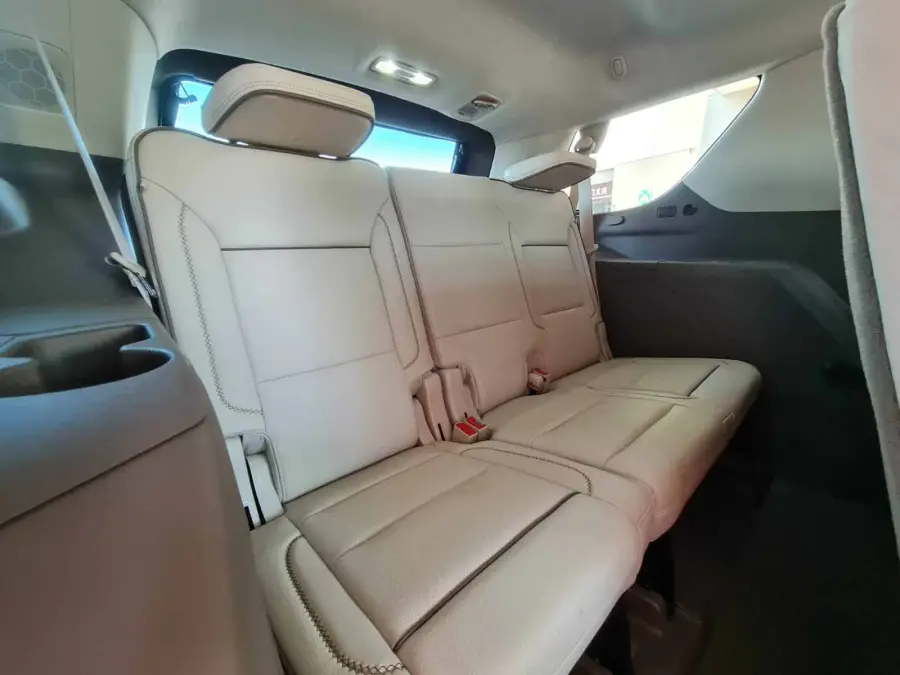 Rent GMC Yukon Denali 2022 in Dubai — photo 6 of 9