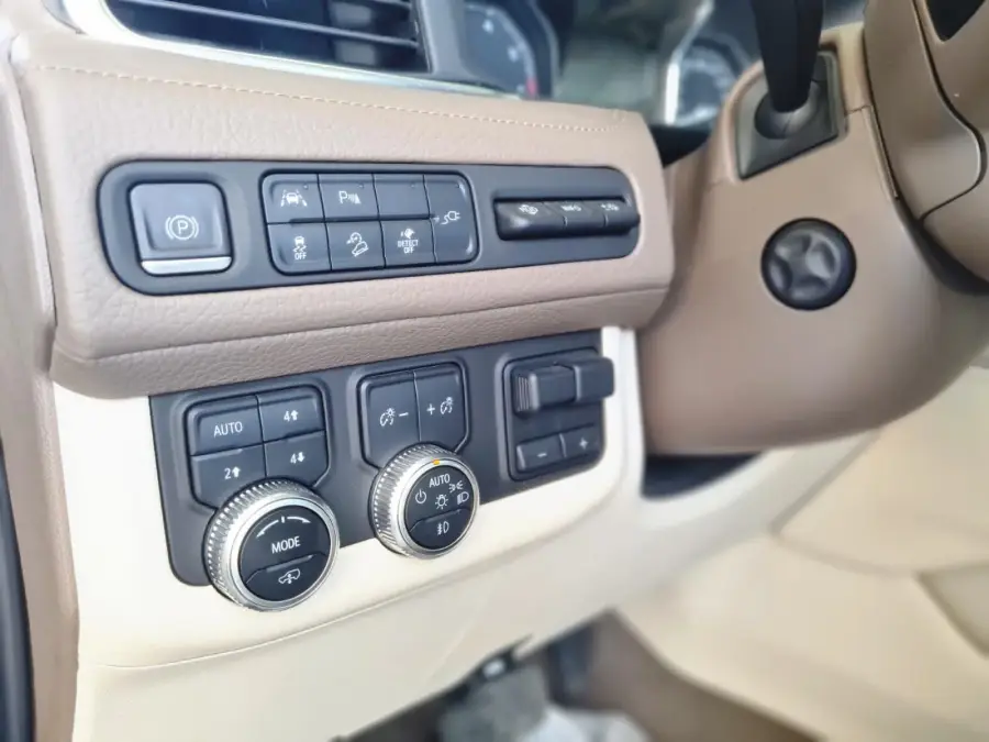 Rent GMC Yukon Denali 2022 in Dubai — photo 9 of 9