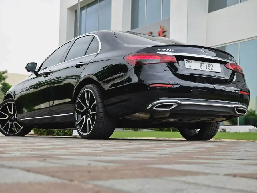 Rent Mercedes E300 in Dubai — Mercedes-Benz — photo 3 of 8