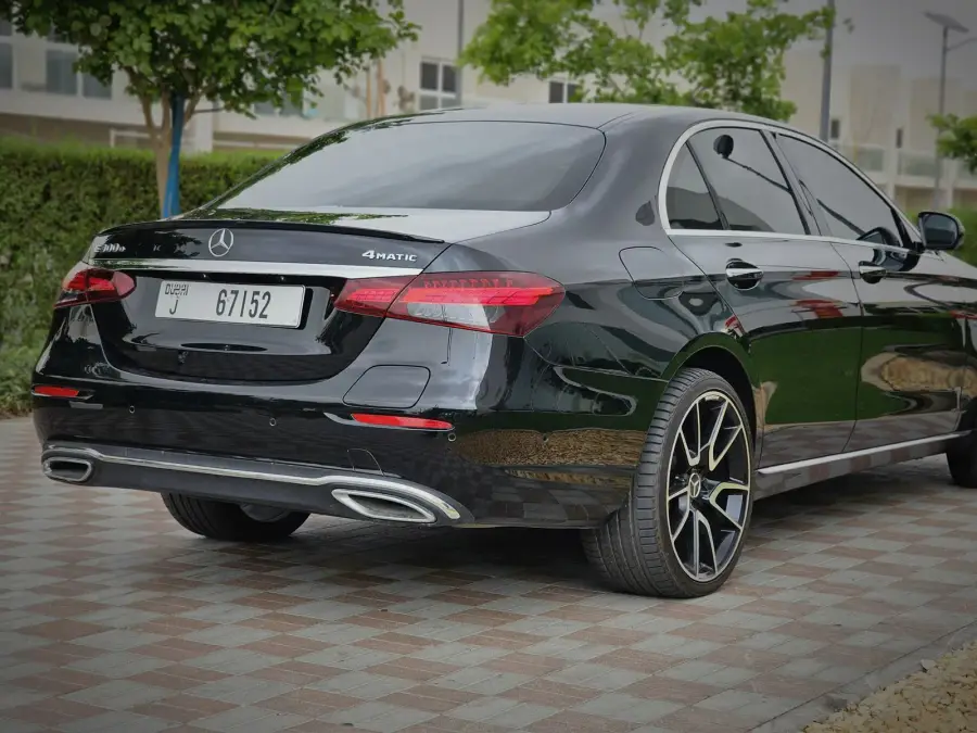 Rent Mercedes E300 in Dubai — Mercedes-Benz — photo 4 of 8