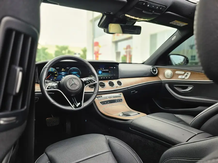Rent Mercedes E300 in Dubai — Mercedes-Benz — photo 6 of 8