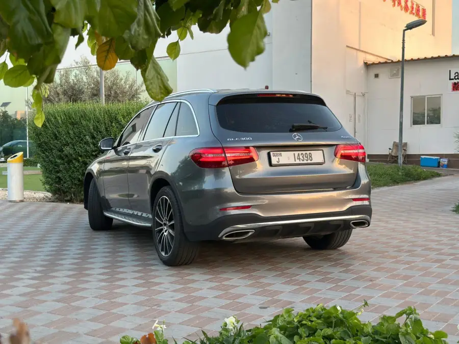 کرایہ Mercedes GLC 300 2021 دبئی میں — Mercedes-Benz — تصویر 3 از 9
