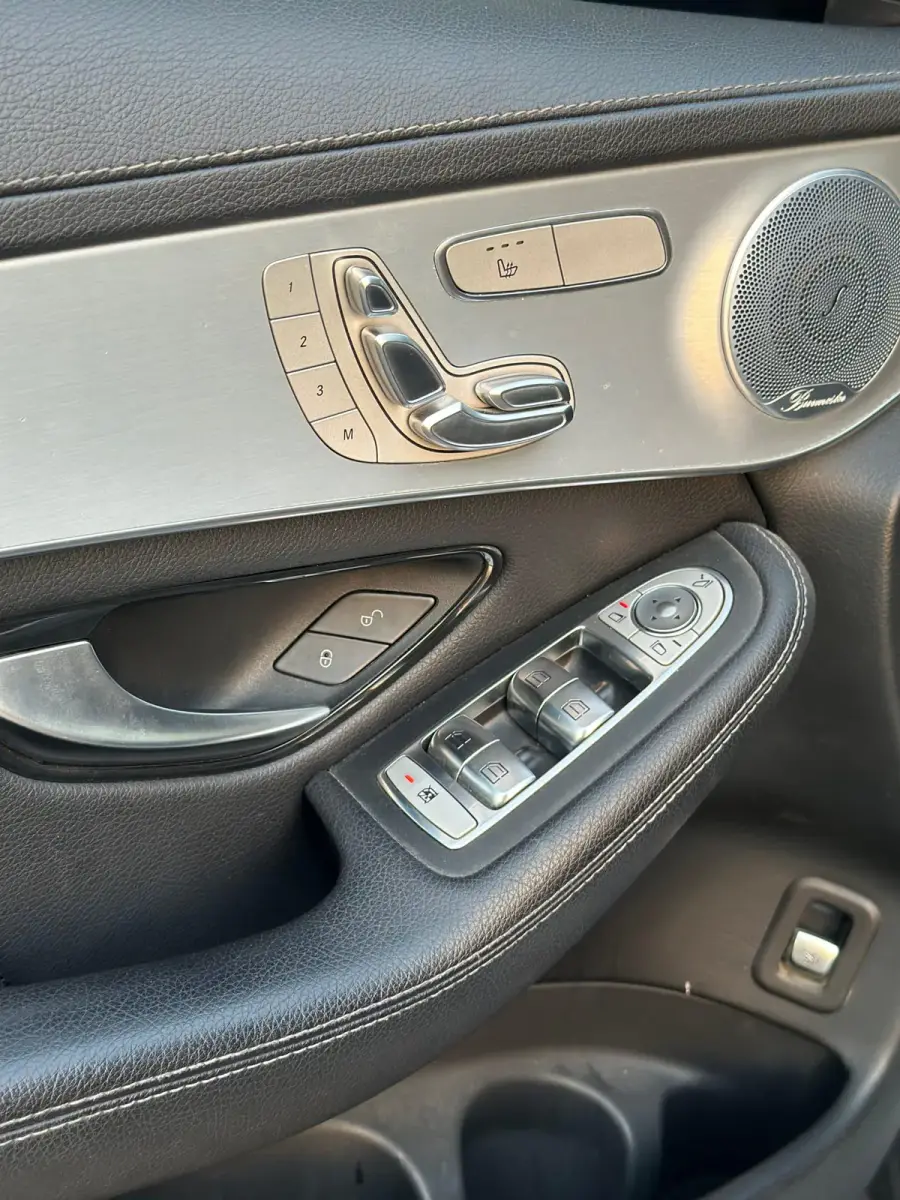 کرایہ Mercedes GLC 300 2021 دبئی میں — Mercedes-Benz — تصویر 6 از 9