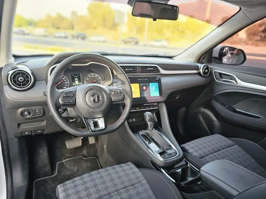 Rent MG ZS in Dubai — photo 2 of 9