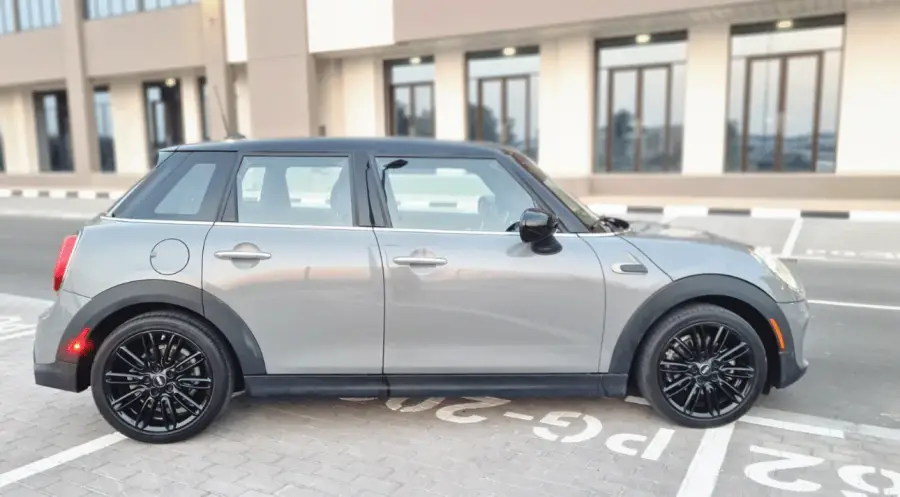 Rent Mini Cooper 2020 in Dubai — photo 4 of 9