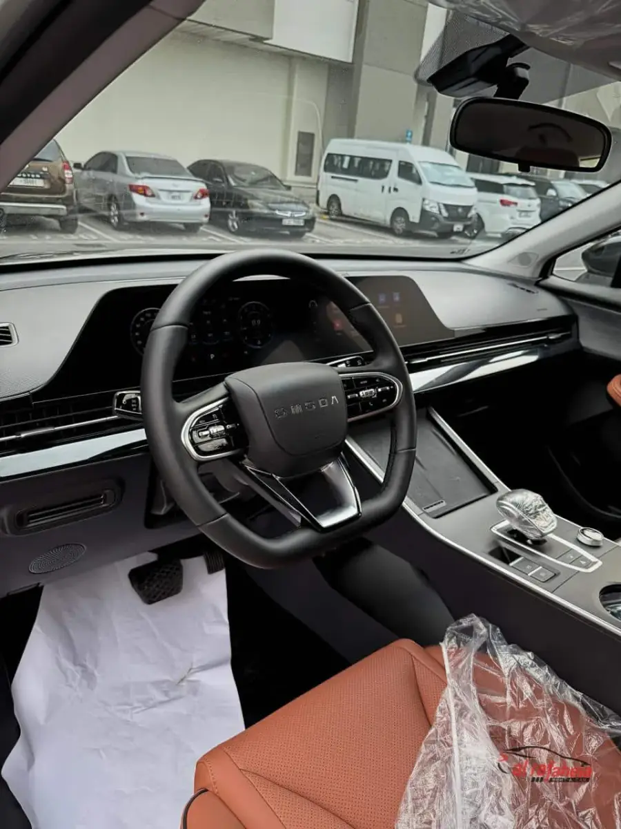 Rent Omoda C5 Grey 2026 in Dubai — photo 5 of 8