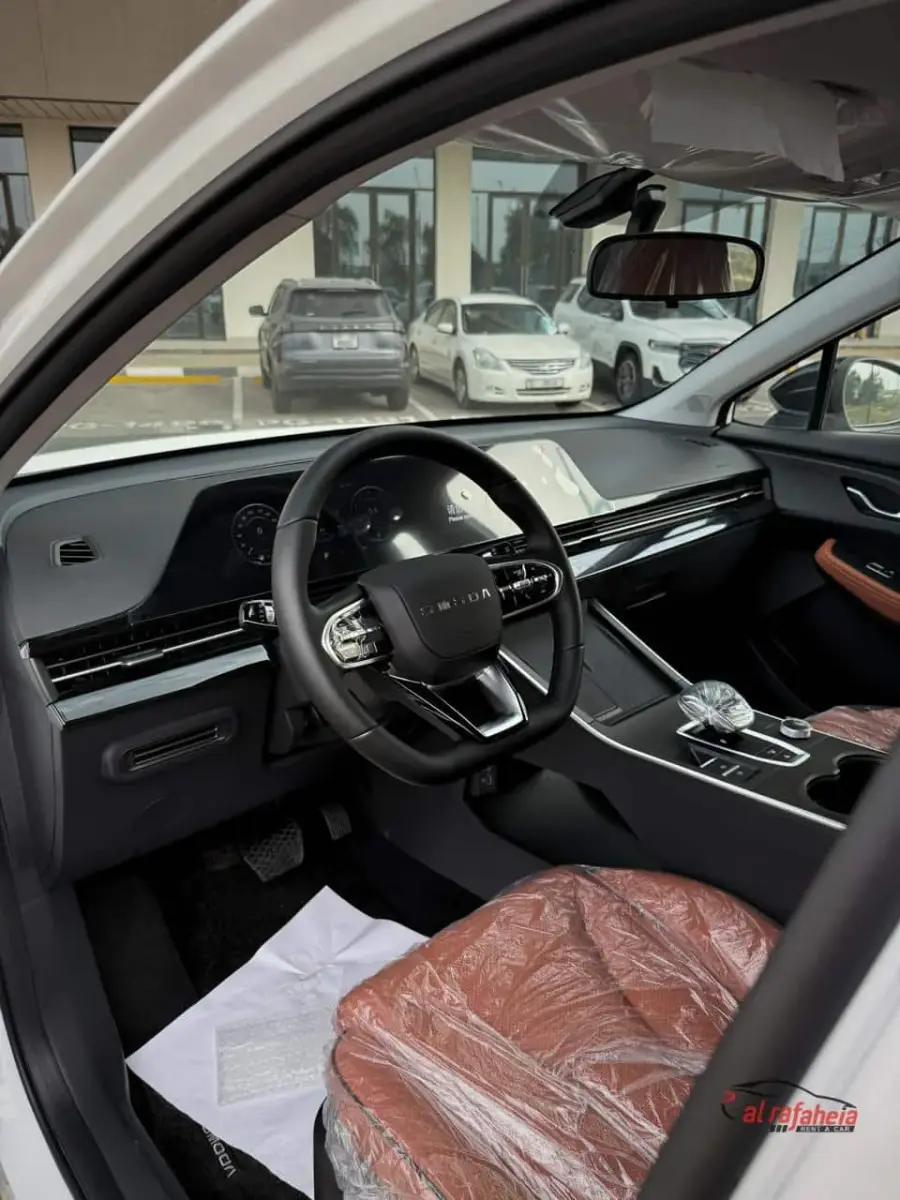 Rent Omoda C5 White 2026 in Dubai — photo 3 of 8