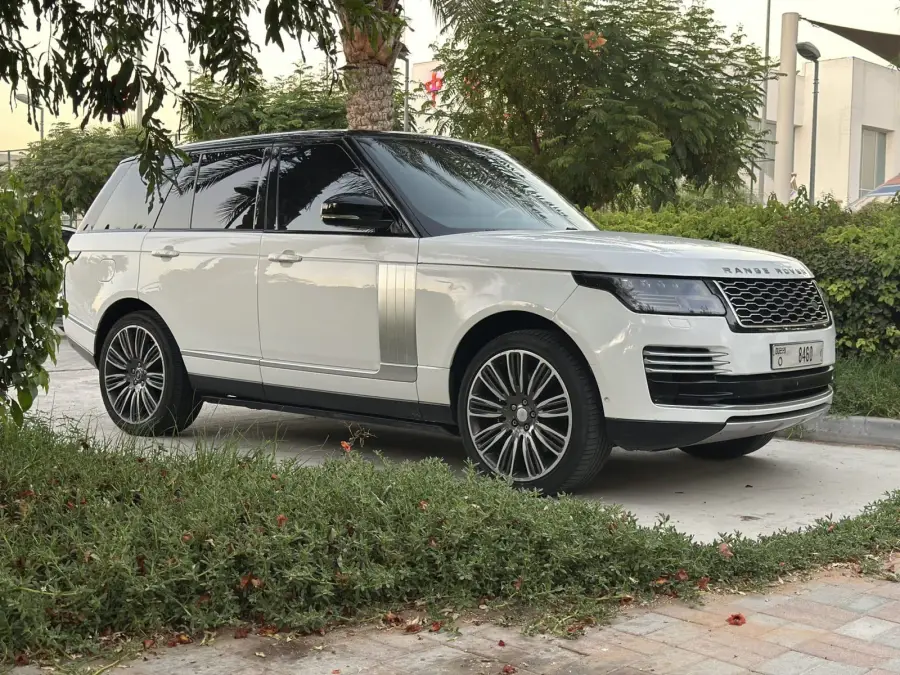 Rent Range Rover Vogue Autobiography 2021 in Dubai — photo 3 of 9