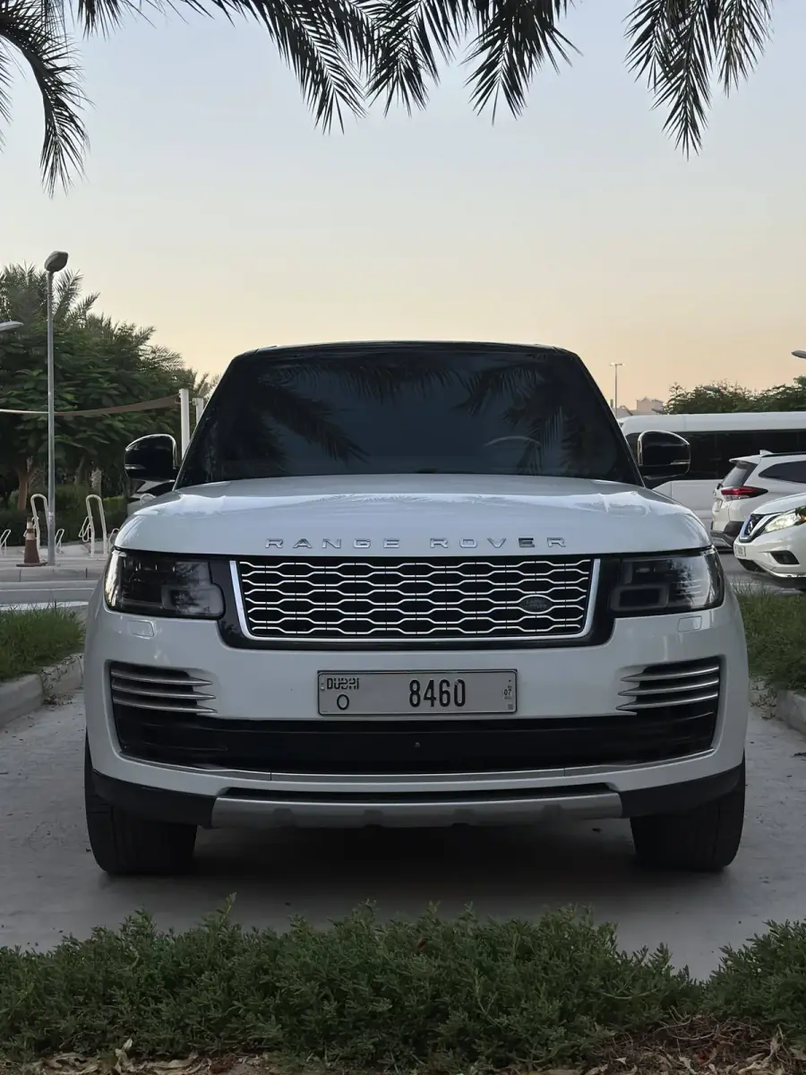 Rent Range Rover Vogue Autobiography 2021 in Dubai — photo 4 of 9