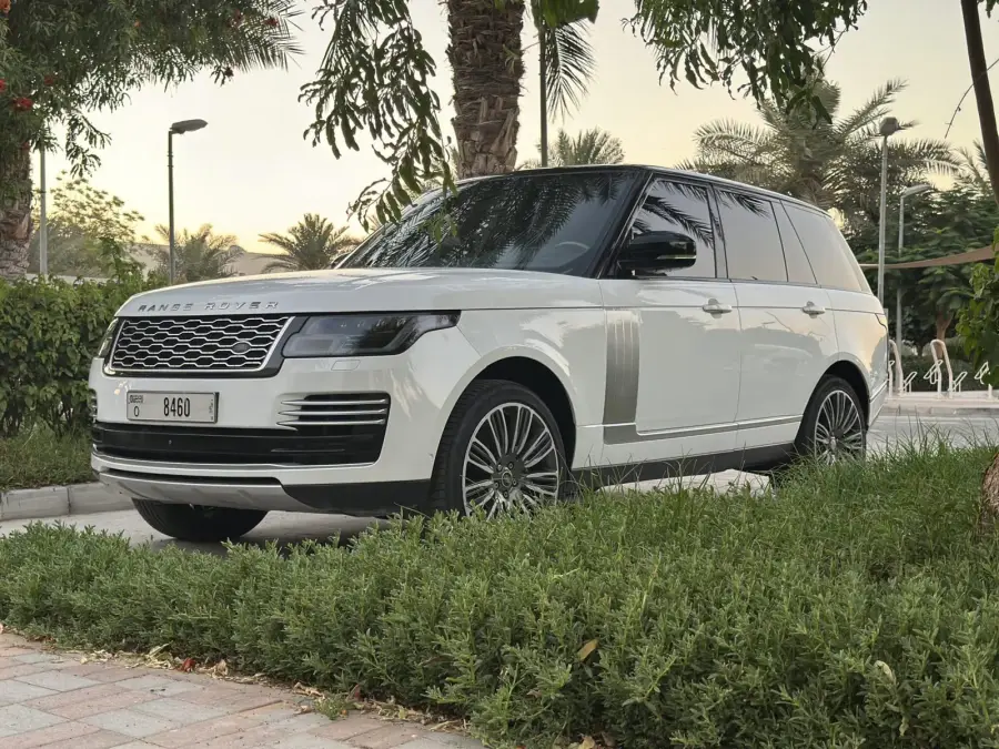 Rent Range Rover Vogue Autobiography 2021 in Dubai — photo 5 of 9