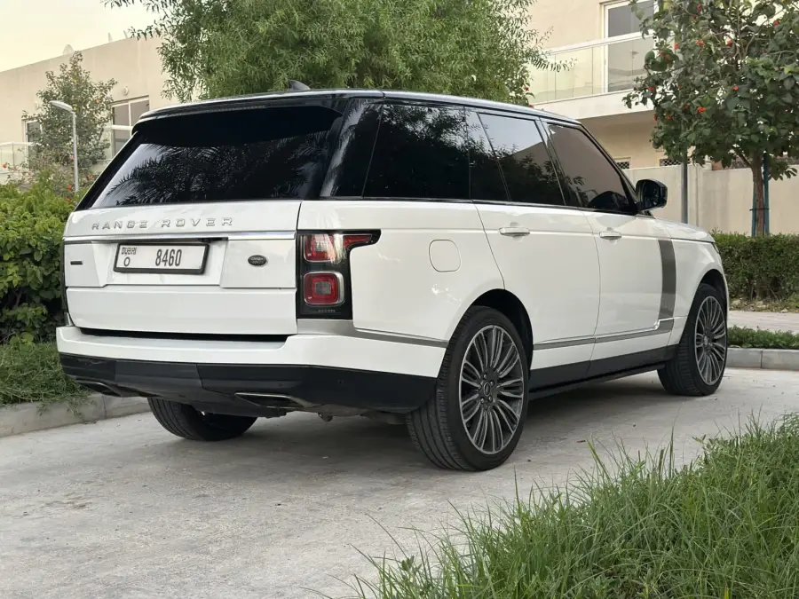 Rent Range Rover Vogue Autobiography 2021 in Dubai — photo 7 of 9