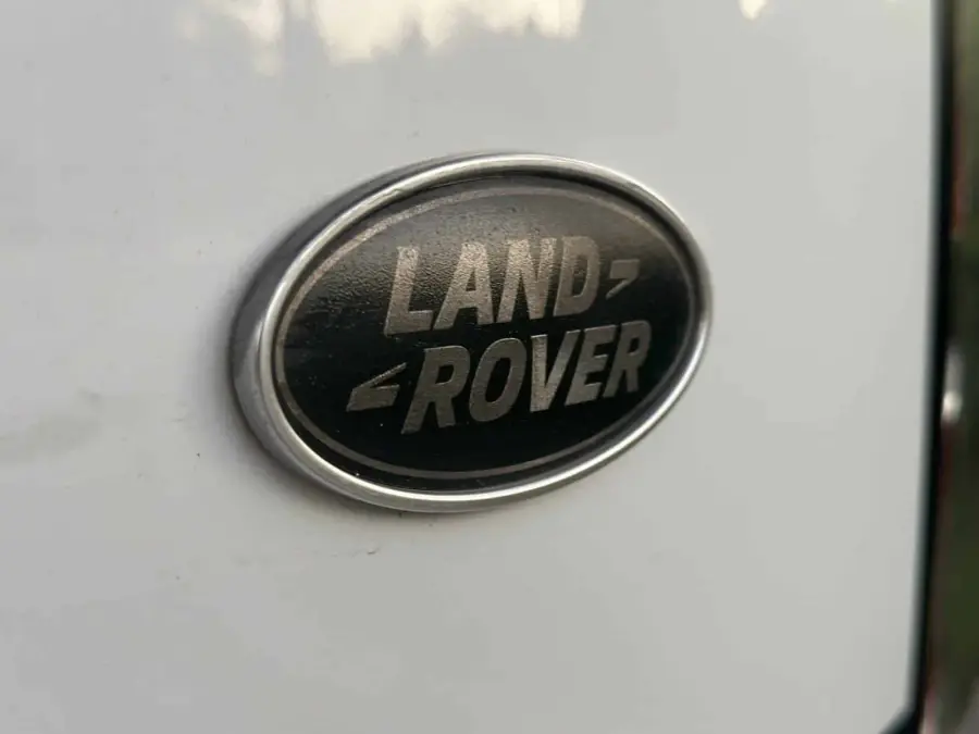 Rent Range Rover Vogue Autobiography 2021 in Dubai — photo 9 of 9
