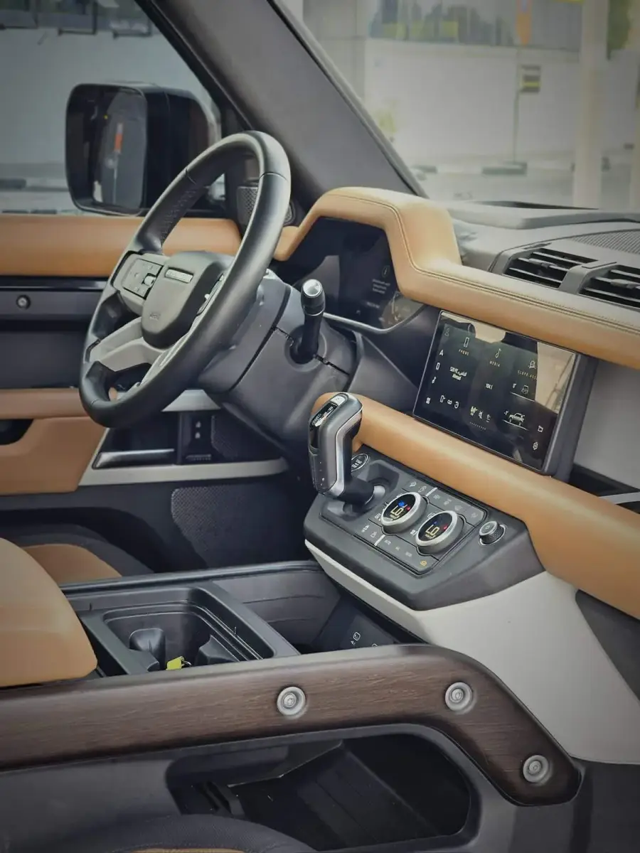 Rent Range Rover Defender 2024 in Dubai — Land Rover — photo 2 of 9