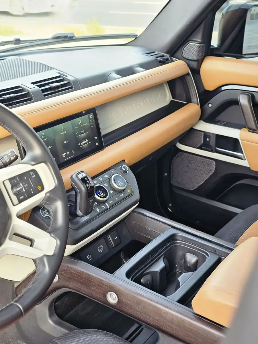 Rent Range Rover Defender 2024 in Dubai — Land Rover — photo 5 of 9
