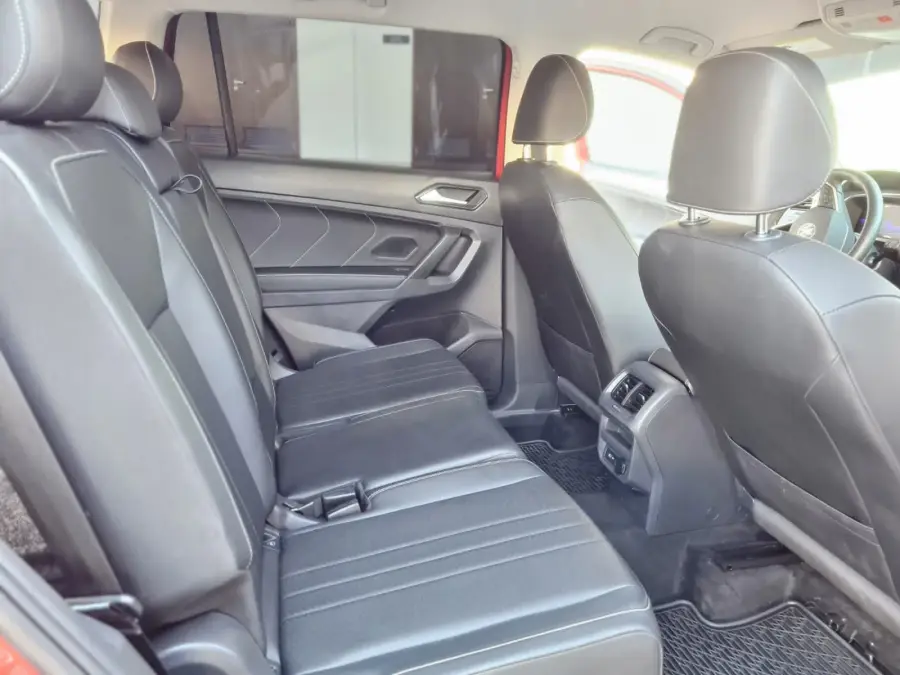 Rent Volkswagen Tiguan 2022 in Dubai — photo 4 of 8