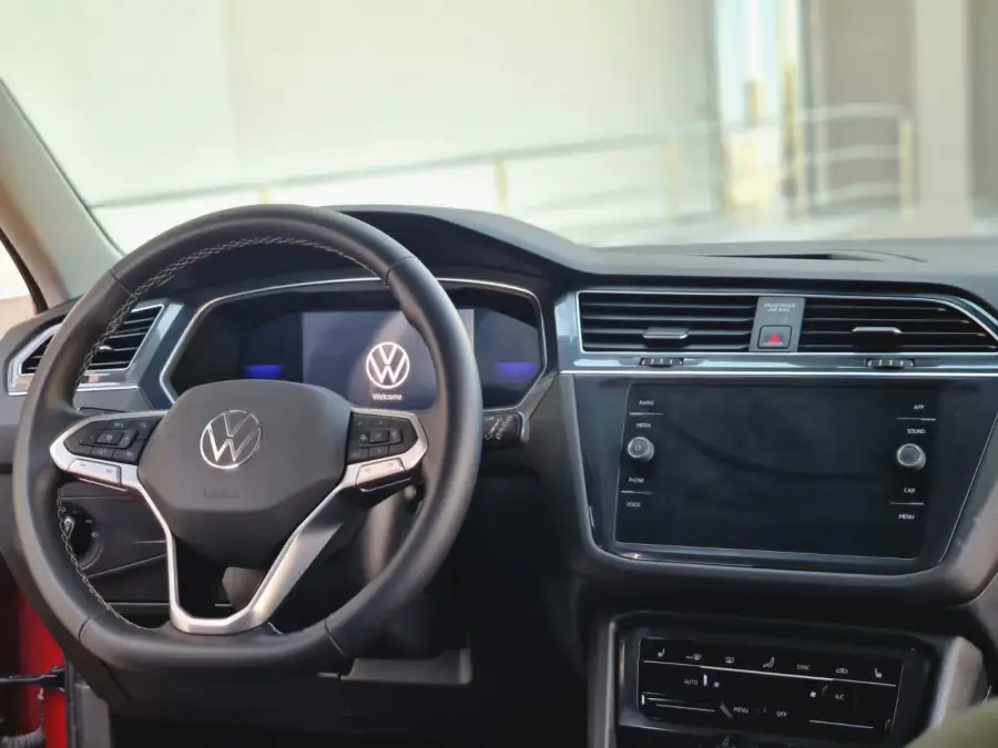 Rent Volkswagen Tiguan 2022 in Dubai — photo 5 of 8