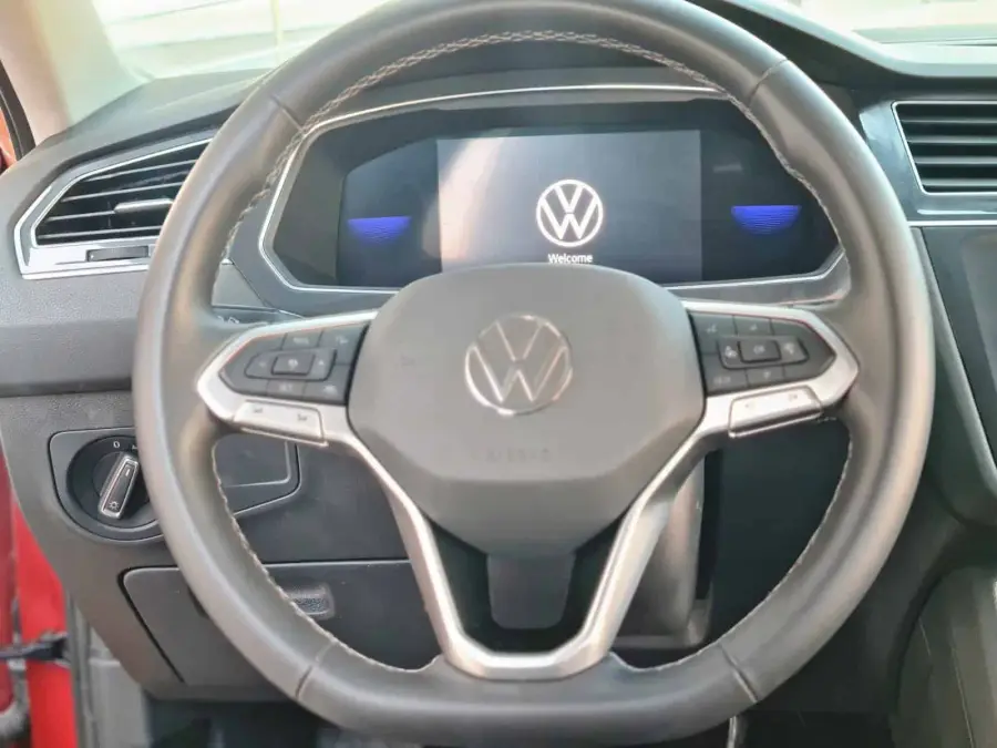 Rent Volkswagen Tiguan 2022 in Dubai — photo 6 of 8