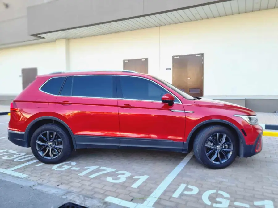 Rent Volkswagen Tiguan 2022 in Dubai — photo 8 of 8