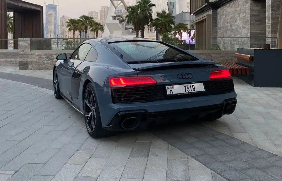 Rent Audi R8 in Dubai — photo 2 of 3