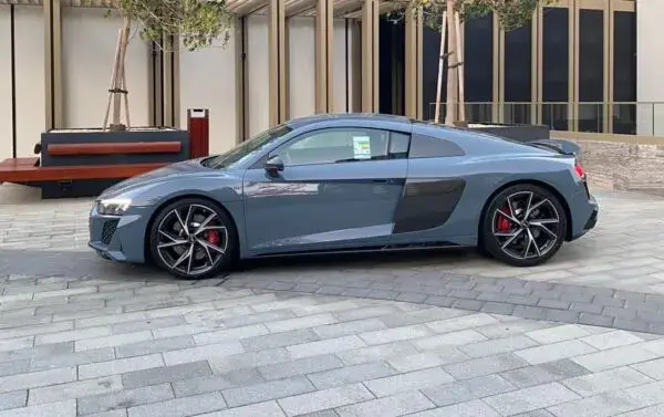 Rent Audi R8 in Dubai — photo 3 of 3