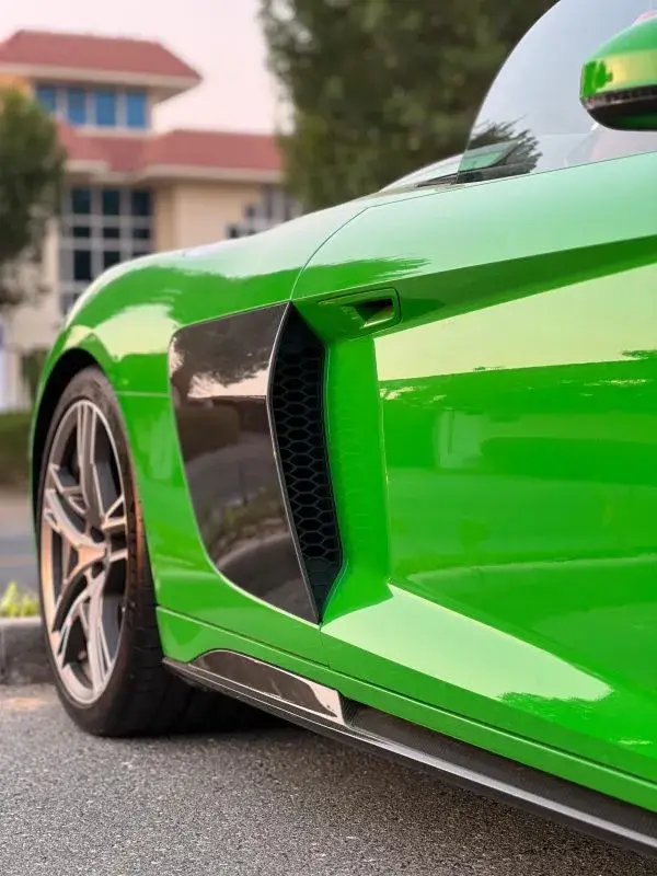 Rent Audi R8 Convertible in Dubai — photo 2 of 6