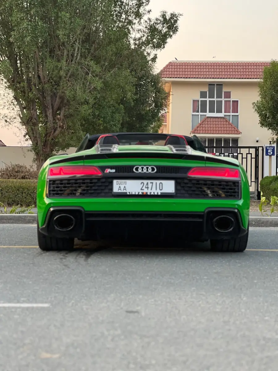 Rent Audi R8 Convertible in Dubai — photo 4 of 6