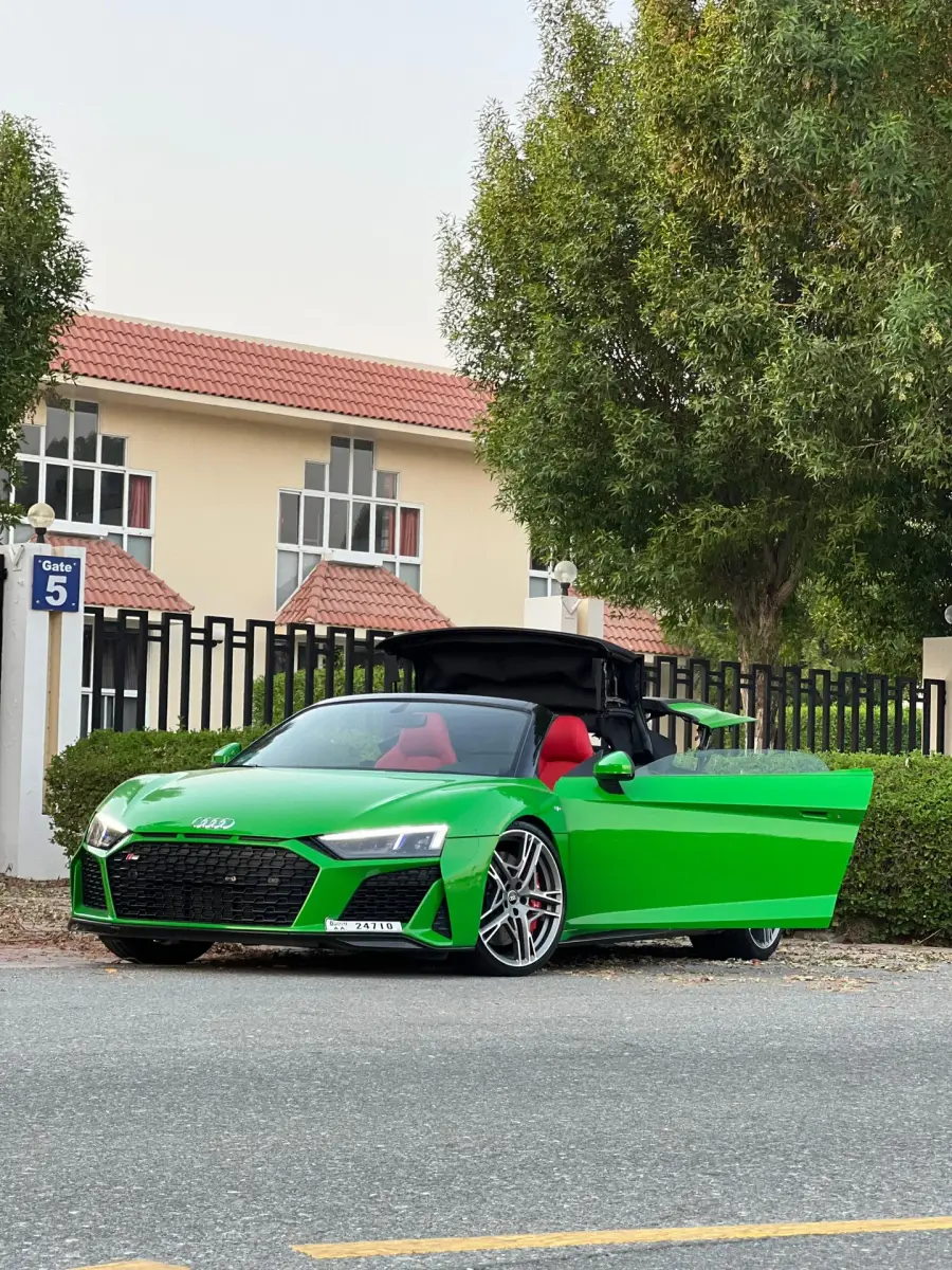 Rent Audi R8 Convertible in Dubai — photo 5 of 6