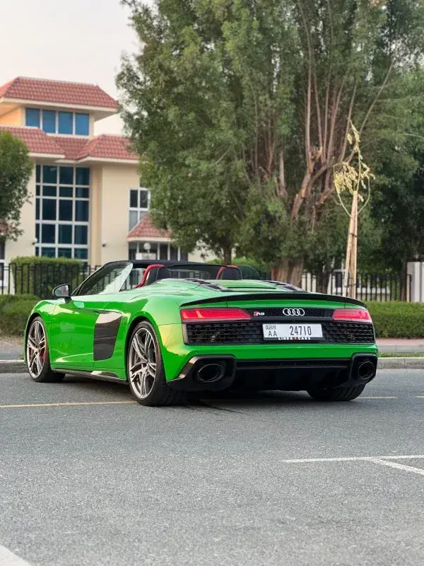 Rent Audi R8 Convertible in Dubai — photo 6 of 6