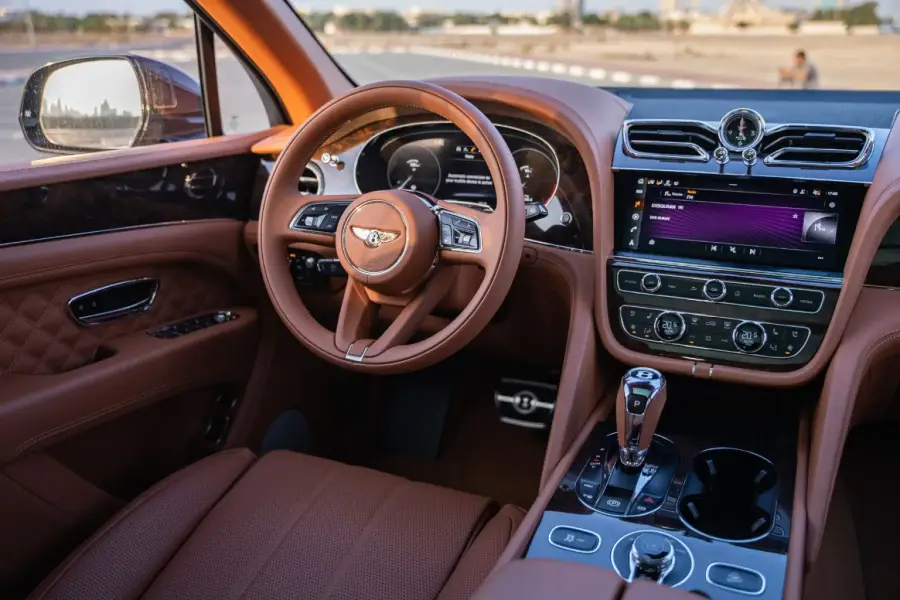 Rent Bentley Bentayga in Dubai — photo 2 of 4