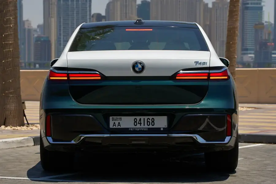 Rent BMW 7 Series White 2023 in Dubai — photo 2 of 8