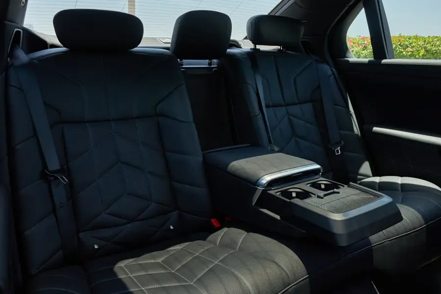 Rent BMW 7 Series White 2023 in Dubai — photo 3 of 8