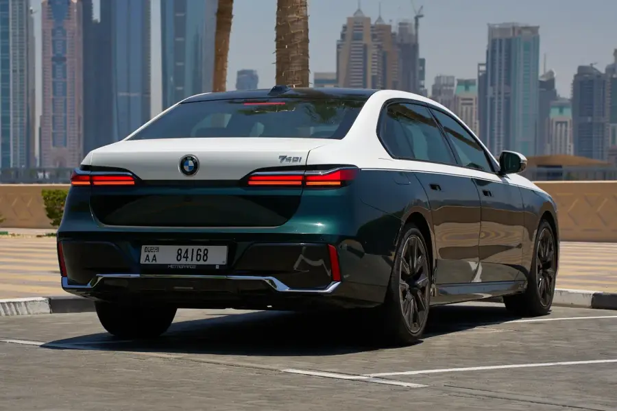 Rent BMW 7 Series White 2023 in Dubai — photo 6 of 8