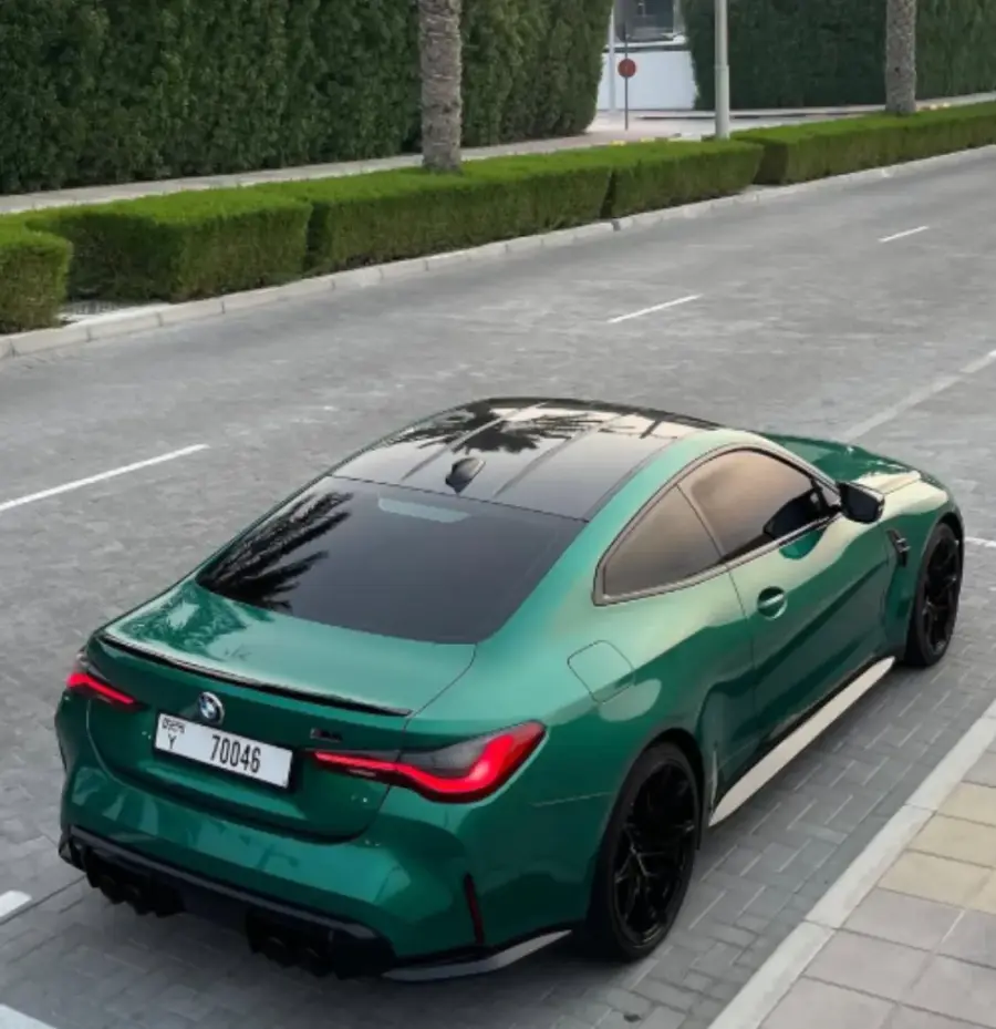 Alquile un BMW M4 Competition en Dubái — foto 2 de 6