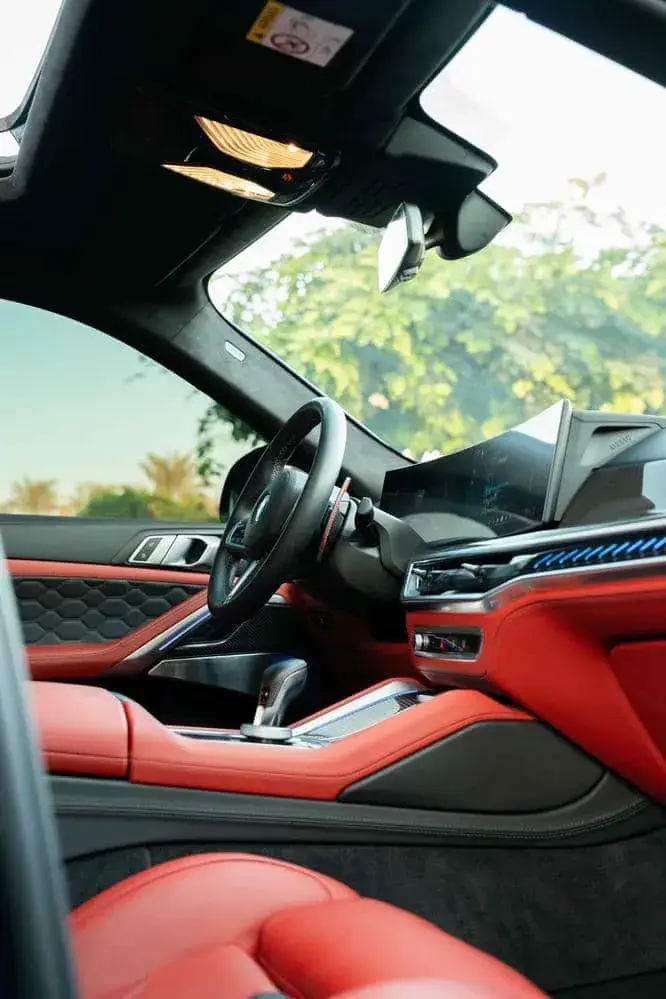 تأجير بي إم دبليو X6 M competition الأزرق في دبي — صورة 18 من 20